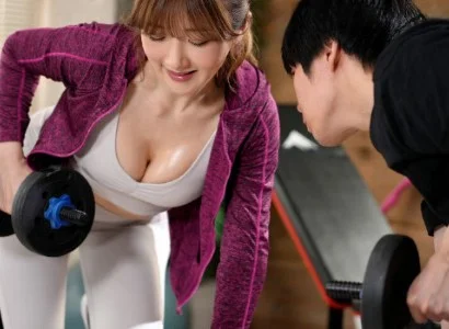 Chàng trai số hưởng và cô nàng PT gợi cảm nện nhau