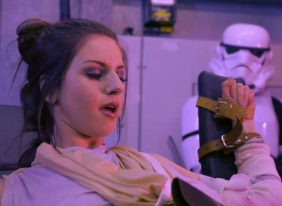 Các nhân vật trong Star Wars rồi như điện nên mới chịch