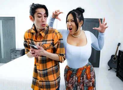 Con trai nọ cho mẹ kế xăm trổ hàng múp đạt cực khoái